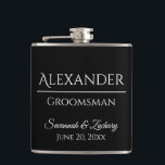 Petaca Regalo del favor de la boda de la botella de licor<br><div class="desc">Este matraz es la manera perfecta de agradecer a sus padrinos, miembros de la fiesta de bodas u otros invitados especiales. El texto es totalmente personalizable con un lugar donde introducir el nombre del novio, el título (Groomsman, Mejor Hombre, Padre de la Novia, etc.) el nombre de la pareja boda,...</div>