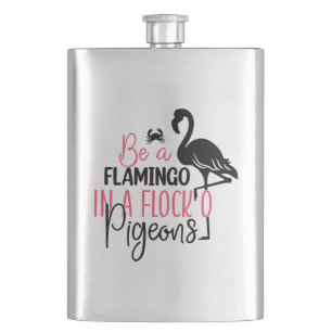 Petaca Sé un flamenco en una bandada de palomas-27308