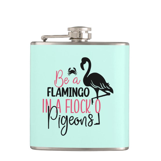 Petaca Ser un flamenco en una bandada de palomas (Anverso)