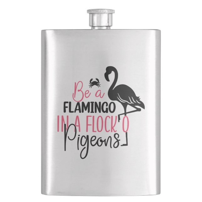 Petaca Ser un flamenco en una bandada de palomas (Anverso)