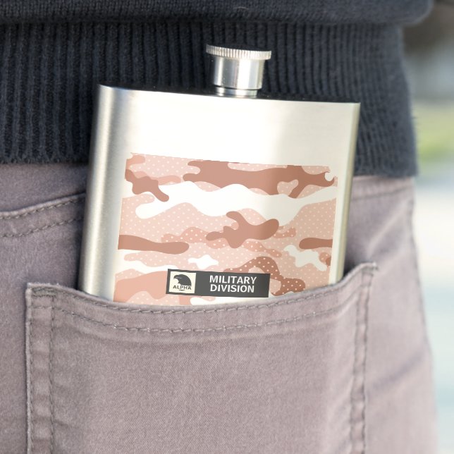 Petaca Soft Peach Camouflage Pattern Military  (In Situ)