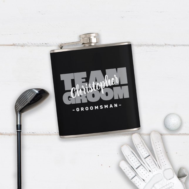 Petaca Team Groom Groomsman Boda Nombre Fiesta Gris negro (Team Groom Groomsman Wedding Name Party Black Gray Flask Available in 6 oz. or 8 oz sizes.)