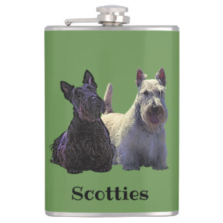 Petaca Terrier escocés negro/trigueño, sentado/de pie
