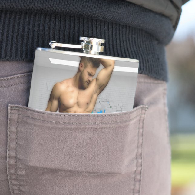 Petaca Toalla de hombre de SlipperyJoe rota pared de ladr (In Situ)