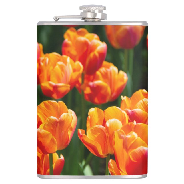 Petaca Tulipanes naranjas brillantes en el parque (Anverso)