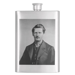 Petaca Wyatt Earp: Alguacil, pistolero, dueño de salón