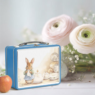Peter Rabbit en la cocina con platos