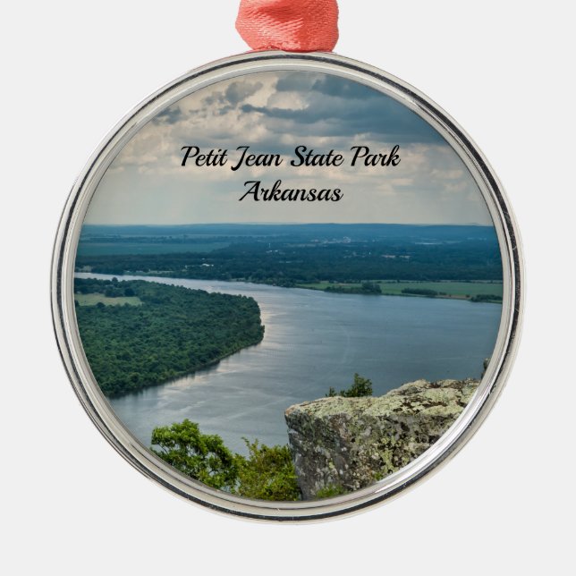 Petit Jean Cedar Creek Ornamento Metalizado (Frente)