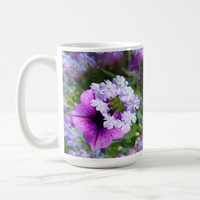 Petunia púrpura y flores taza de café de 15 onzas (Izquierda)