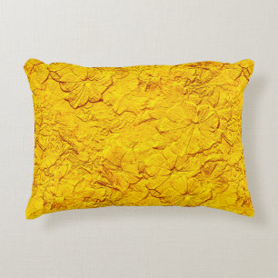 Petunias esculpidas, almohada de acento amarillo