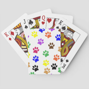 pezuñas de gato jugando cartas