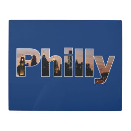 Philly pone letras a arte metalizado de la pared