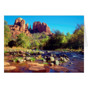 Piedra catedral reflejada en roble creek