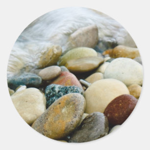 Piedras de playa en los Pegatinas de la costa