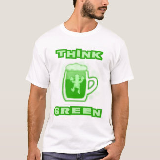 Piense la camiseta verde de la taza de cerveza