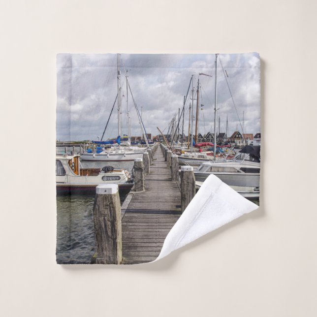 Pier con yates en Marken, Países Bajos (Toallita)