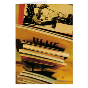 Pila de libros y revistas