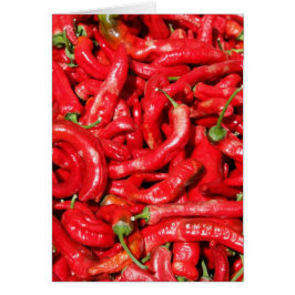 Pimientos de pollo calientes rojos al aire libre e