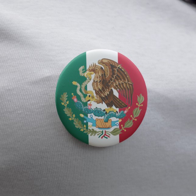 Pin botón de bandera y escudo mexicano (Patriotic Mexican flag button pin.)