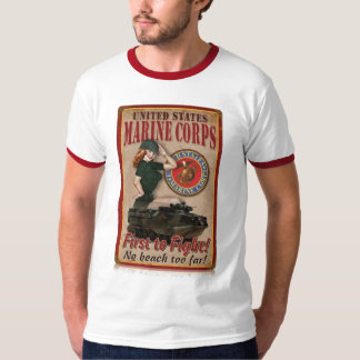 Pin encima de la camisa del Cuerpo del Marines