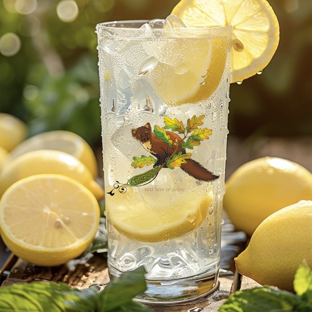 Pine Marten Autumn Leaves (Subido por el creador)