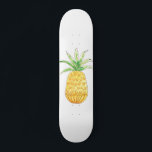 Pineapple Skateboard<br><div class="desc">Este patinador está decorado con una piña pintada a mano en tonos amarillos y verdes. Porque creamos nuestra propia obra de arte no encontrarás esta imagen exacta de otros diseñadores. Acuarela original © Michele Davies.</div>