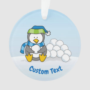 Pingüino pequeño sentado con adorno de bolas de ni