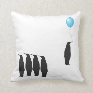 Pingüinos con la almohada del amortiguador del