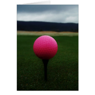 Pink Golf Ball en un campo de golf de montaña