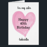 Pink Heart 40th Birthday Sister<br><div class="desc">Una tarjeta personalizada de cumpleaños número 40 para la hermana, que puede personalizar al destinatario. El mensaje de la tarjeta interior dice un sentimiento dulce, que se puede editar fácilmente. La parte trasera de esta tarjeta personalizada de cumpleaños número 40 para ella cuenta con el mismo corazón junto con el...</div>