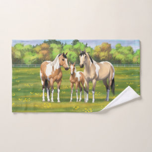 Pintar Caballos De Cuello Rojo Pinto En Pasto De V