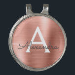 Pinza Para Gorra De Golf Rosa Rosa Dorada Girona Golfer Monograma Nombre<br><div class="desc">Relieve metalizado Metálico Rosa de Oro Faux Moderno y Elegante Marcador de la pelota de golf del Monograma de Oro. Este marcador de bola de golfer blanco y rosa monogramado se puede personalizar para incluir su nombre inicial y su nombre. Póngase en contacto con el diseñador para obtener elementos coincidentes....</div>