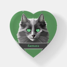 Gris ahumado Nebelung Cat en verde con nombre