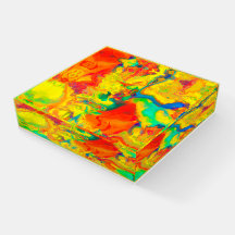 Gritando aceite amarillo y agua no se mezclan