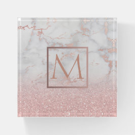 Pisapapeles Monograma de oro rosa sobre mármol rosa