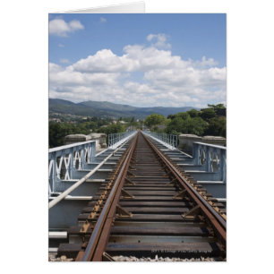 Pistas De Ferrocarril En La Parte Superior Del Pue