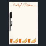 Pizarra Blanca DO Naranja Juice Fruity Kitchen Breakfast Brunch<br><div class="desc">El diseño presenta un ilustracion original de marca de una cuña de cítricos naranjas y un vaso de zumo de naranja de Florida recién exprimido. Este ilustracion naranja también está disponible en otros productos. También se ofrecen ilustraciones de cítricos de coordinación. ¿No ves lo que estás buscando? ¿Necesita ayuda con...</div>