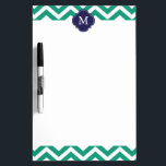 Pizarra Blanca Monograma del patrón de zigzags verdes y azules de<br><div class="desc">Patrón de chevrones modernos y de moda y monograma dentro de un marco en forma de quatrefoil.</div>