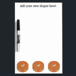 Pizarra Blanca Personalizar de este gráfico de Bagel<br><div class="desc">Añade un lema o nombre para crear un regalo personalizado con un tema de bagel. La imagen muestra un anillo de pan lleno de lechuga,  carne y tomate.</div>