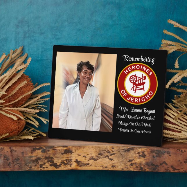 Placa conmemorativa HOJ amada, extrañada y querida (Lado)