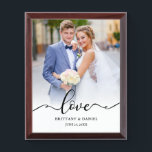 Placa de la foto de la boda del novio de la novia<br><div class="desc">Foto elegante de la boda del novio de la novia de la escritura del amor</div>