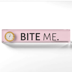 Placa De Nombre BITE ME chiste tonto pasivo agresivo sarcasmo