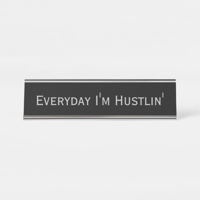 Placa De Nombre Black Silver 'Everyday I'm Hustlin' Funny Pun (Anverso)