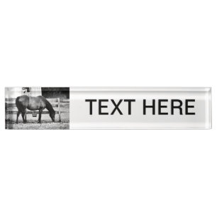 Placa De Nombre caballo por bosquejo blanco y negro de la cerca