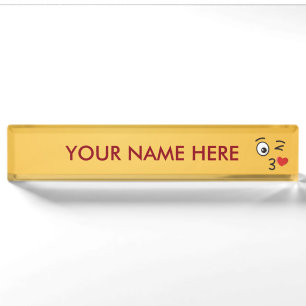Placa De Nombre Cara lanzando un beso