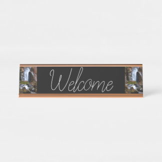 Placa De Nombre Catarata de otoño destruye el destino de la aldea