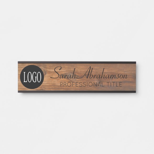 Placa de nombre con grano de madera falsa y logoti (Anverso)