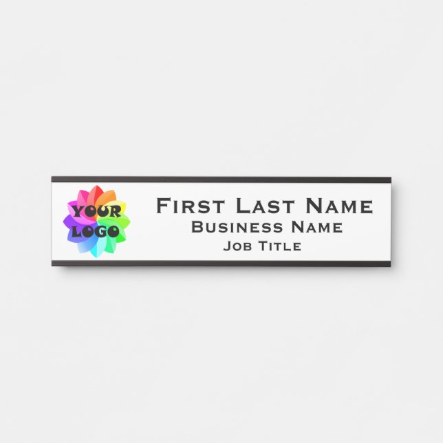 Placa de nombre con logotipo blanco sobre fondo (Anverso)