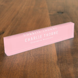 Placa de nombre de escritorio rosa suave con nombr