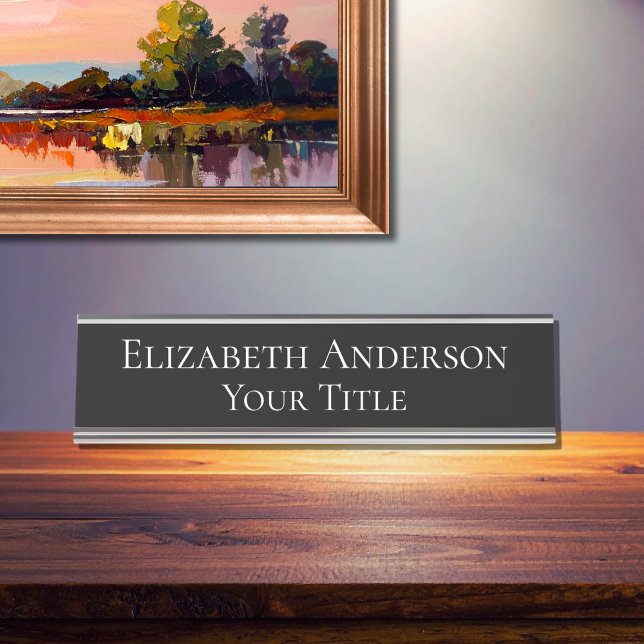 Placa de nombre de marrón simple para mujeres (Subido por el creador)